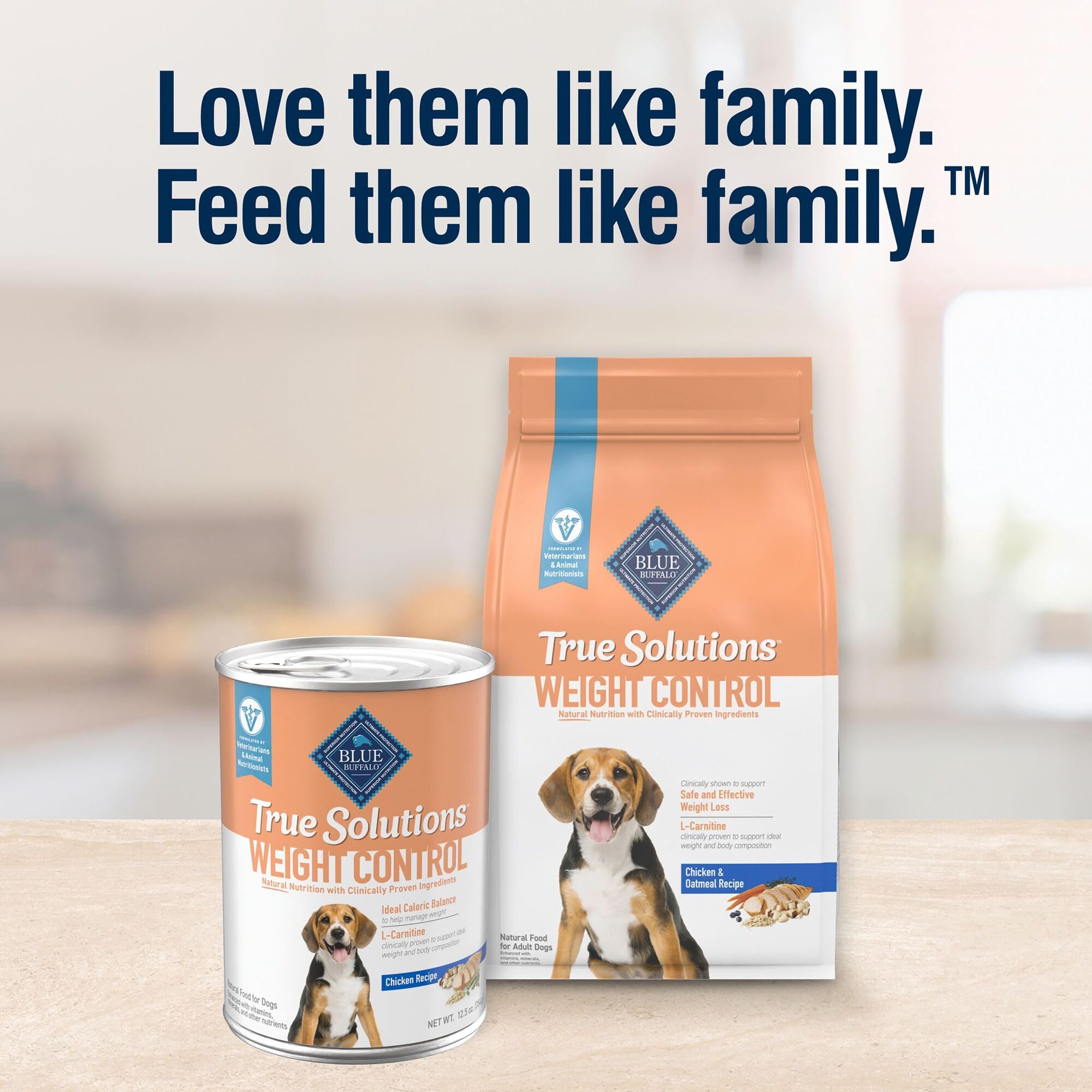 Label highlights natural ingredients and absence of poultry by-product meals.