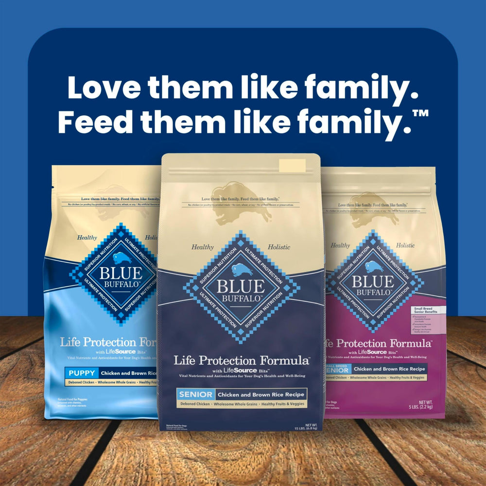 Blue Buffalo Life Protection Senior product image emphasizes a natural formula without poultry by-products.