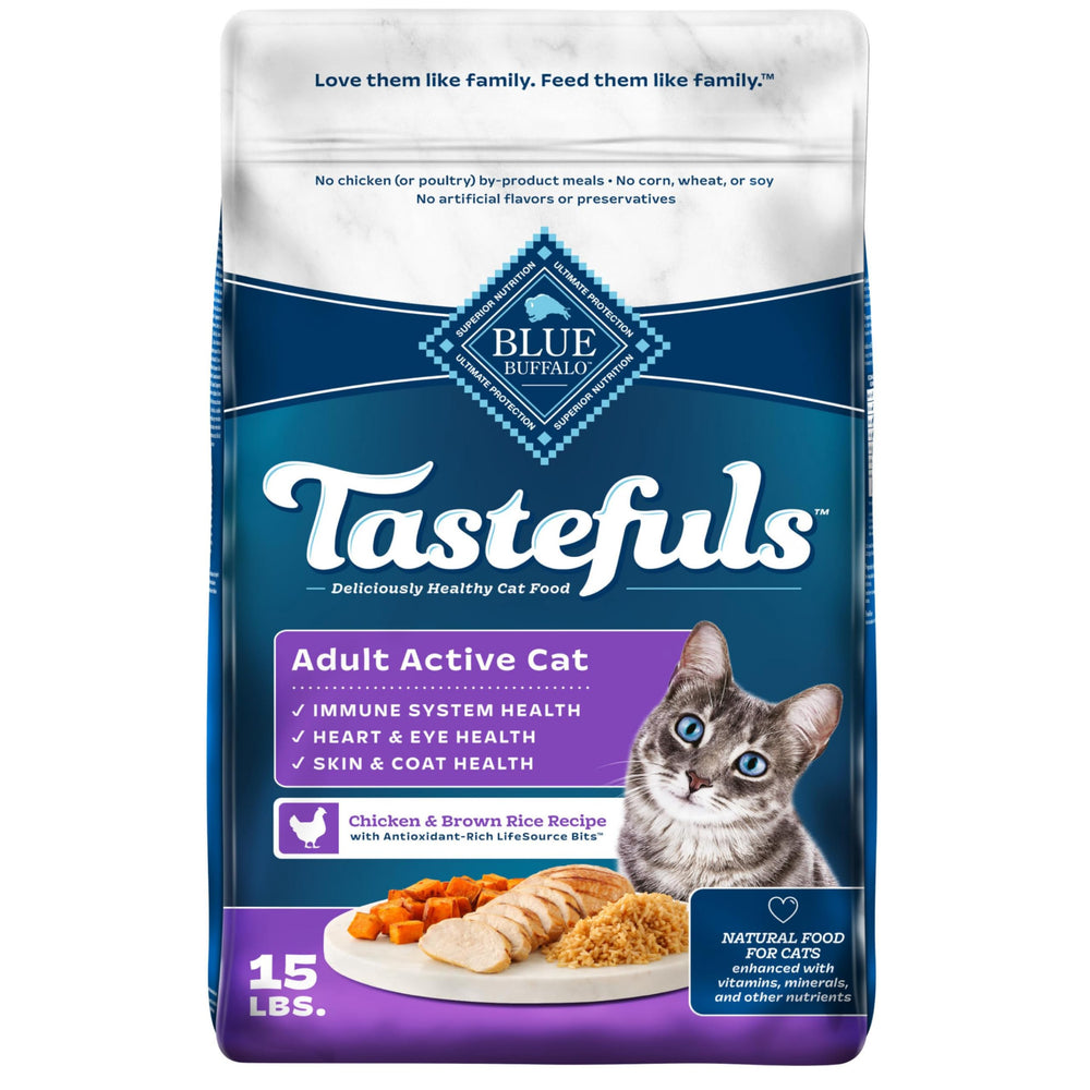 Blue Buffalo Tastefuls active dry cat food bag supports daily energy for cats.