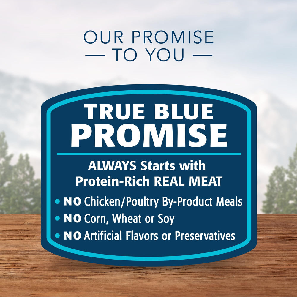 Blue Buffalo Wilderness salmon pâté can; natural ingredients and vitamins.