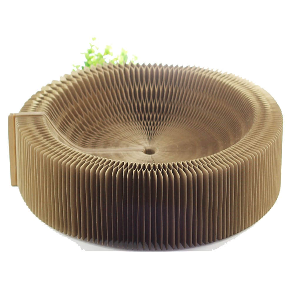 BobbyPet large-cat friendly scratcher provides ample scratching space.
