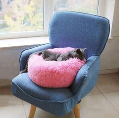 BODISEINT faux fur cover in macarons color provides a plush, inviting look for cats and small dogs.