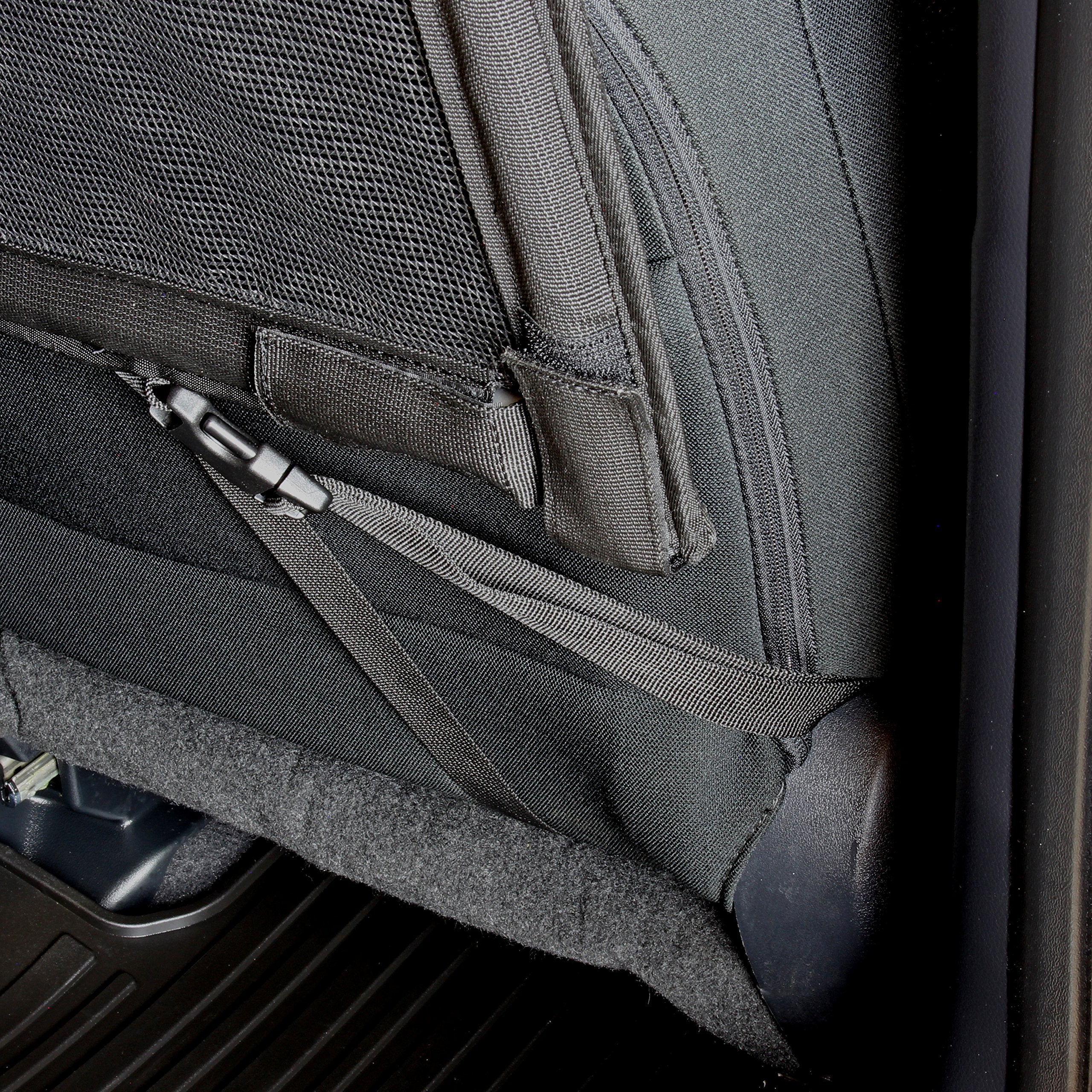 Bushwhacker Deluxe dog barrier highlights scratch-resistant durability for long trips