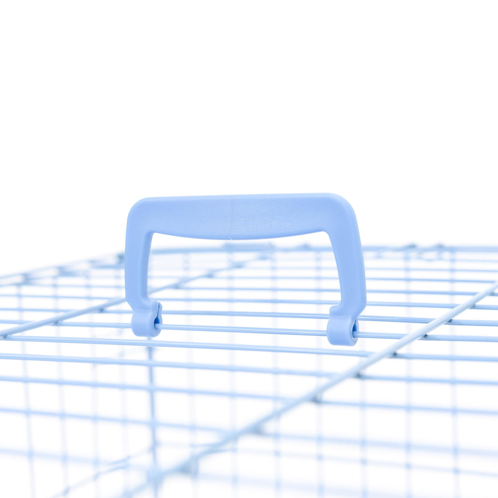 Crate dimensions 24x18x19 inches offering snug space for small dogs.