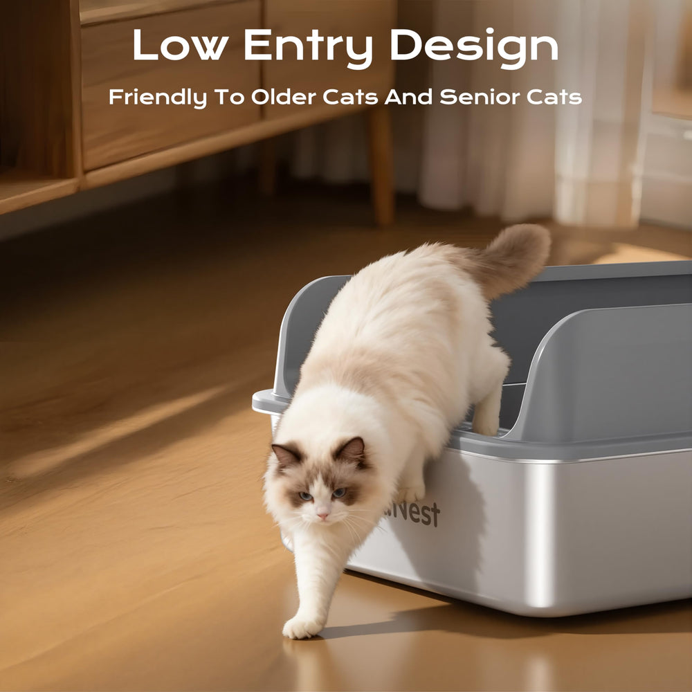 CasaNest anti-slip base protects floors during scooping.