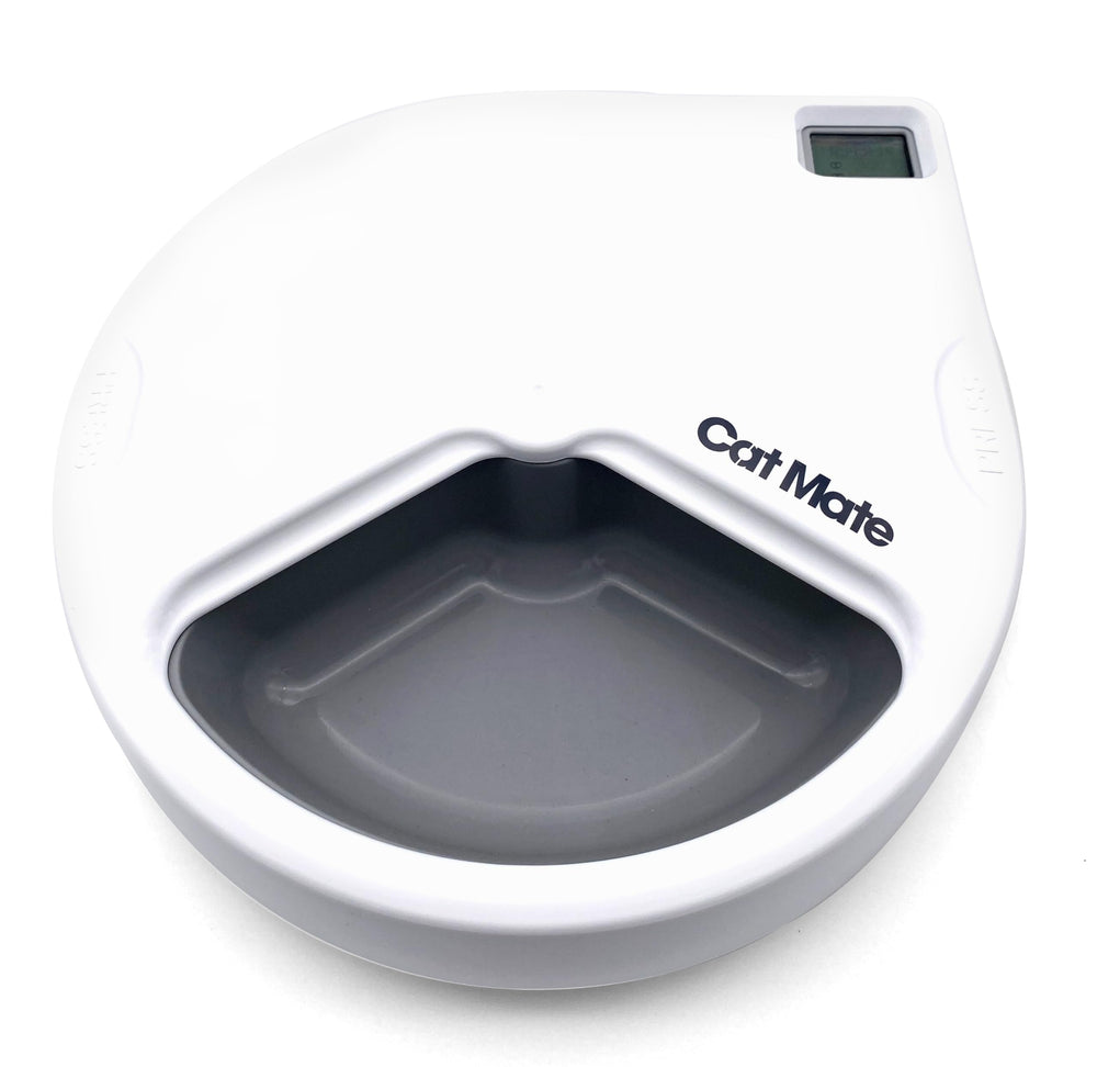 Cat Mate C300 dishwasher-safe bowls and lid for easy cleaning.