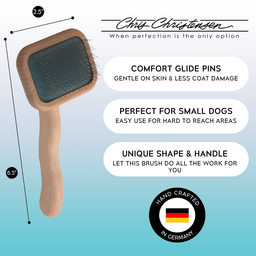 Chris Christensen Mark I Slicker Brush head enables gentle detangling on cats.