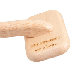 Chris Christensen Mark I Slicker stainless pins provide precise detangling with a soft pad.
