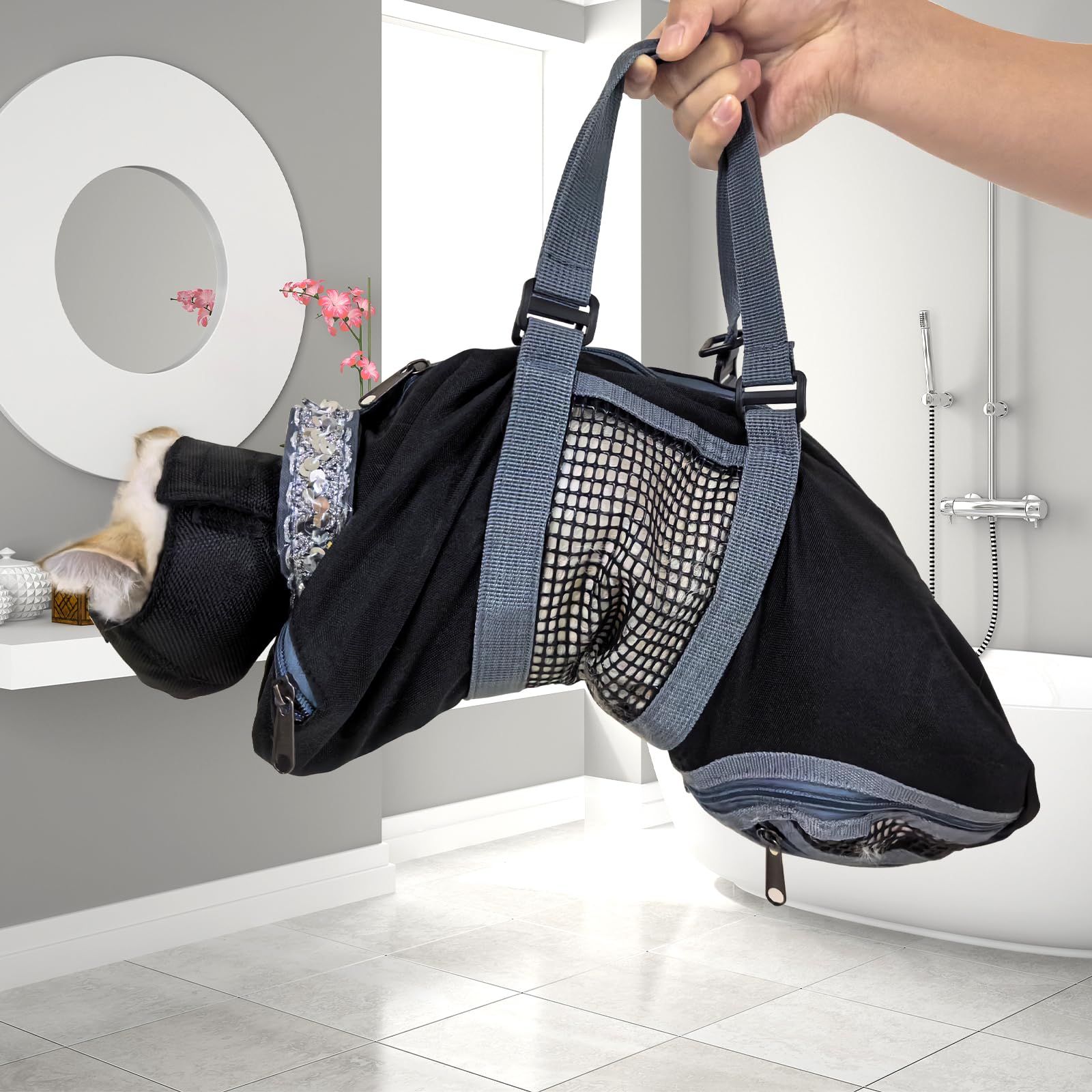 Cinf grooming bag with adjustable straps offers secure, customized fit