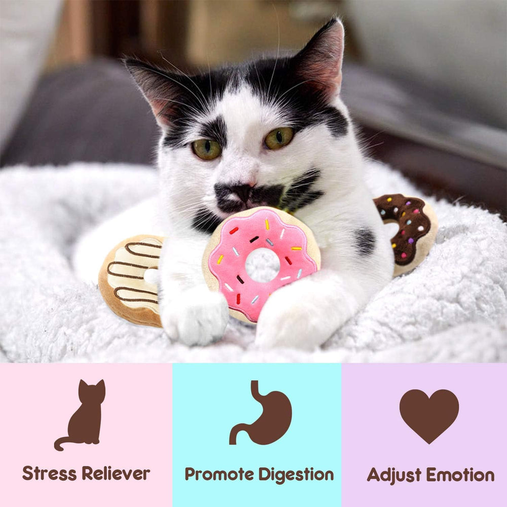 CiyvoLyeen donut catnip toy close-up highlighting soft flannelette.