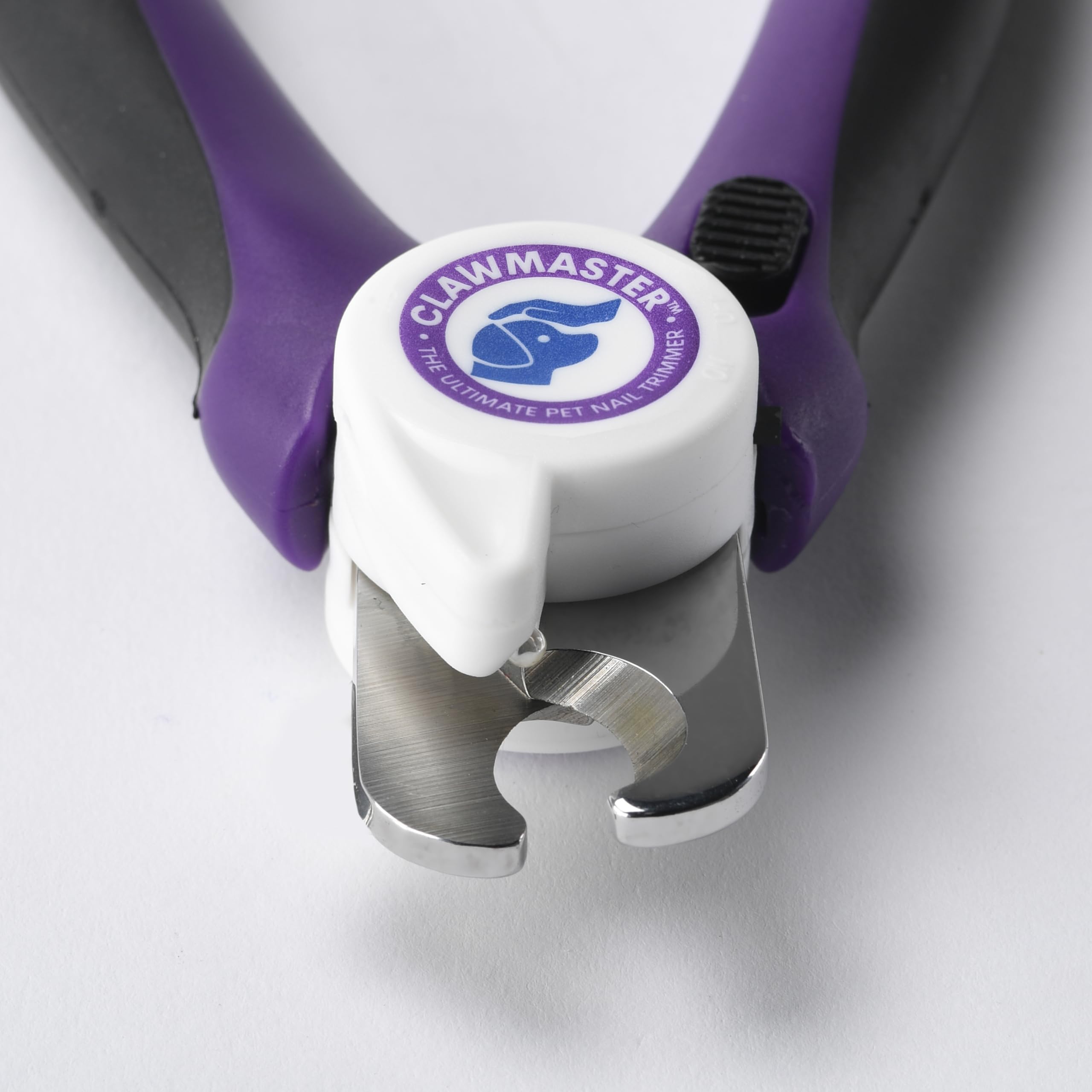 ClawMaster built-in light supports safer trimming in dim rooms