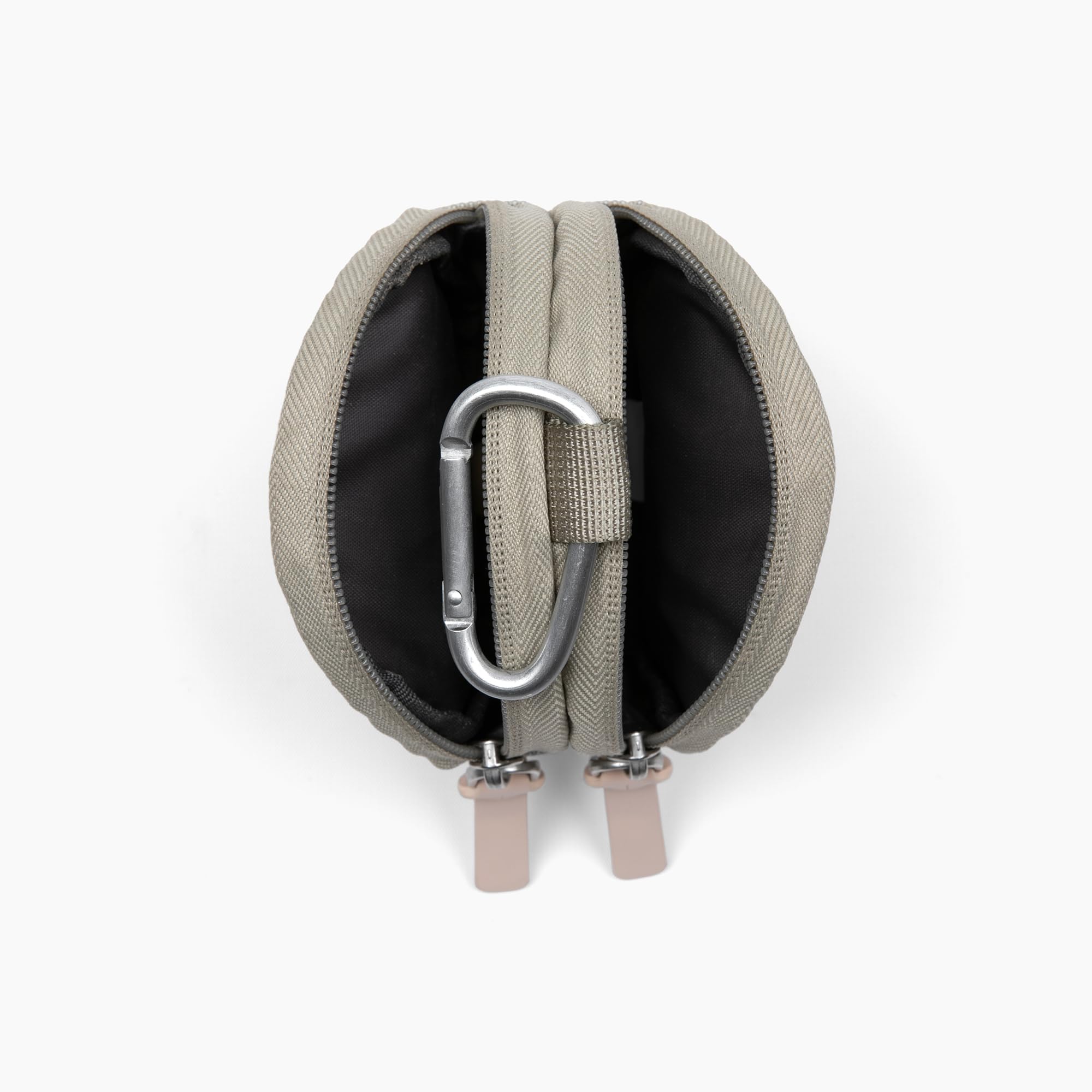 Cleverpup Snackpack durable nylon exterior withstands daily use outdoors.