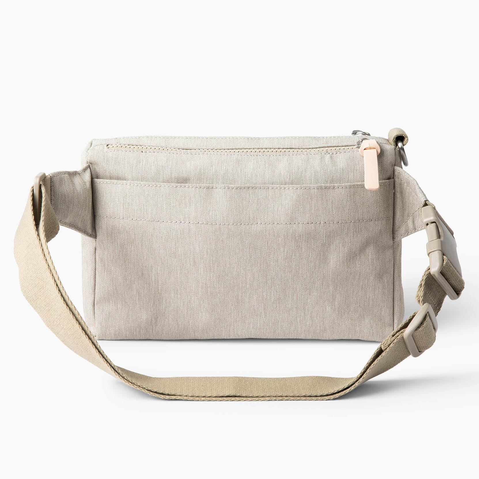 Cleverpup Water-Resistant Material protects contents during light rain.