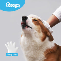 COCOYO glove wipe close-up cleaning pet fur with gentle cleansing.