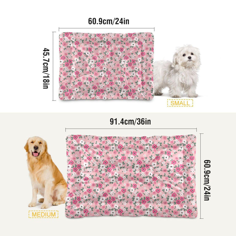 Coikll pink floral bed pad is machine washable for easy cleaning.
