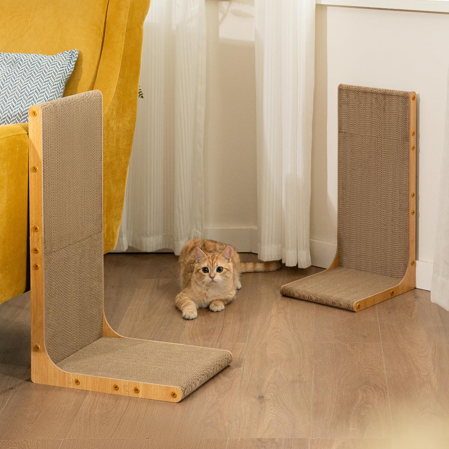 Conlun jumbo size option provides extra space for larger cats.