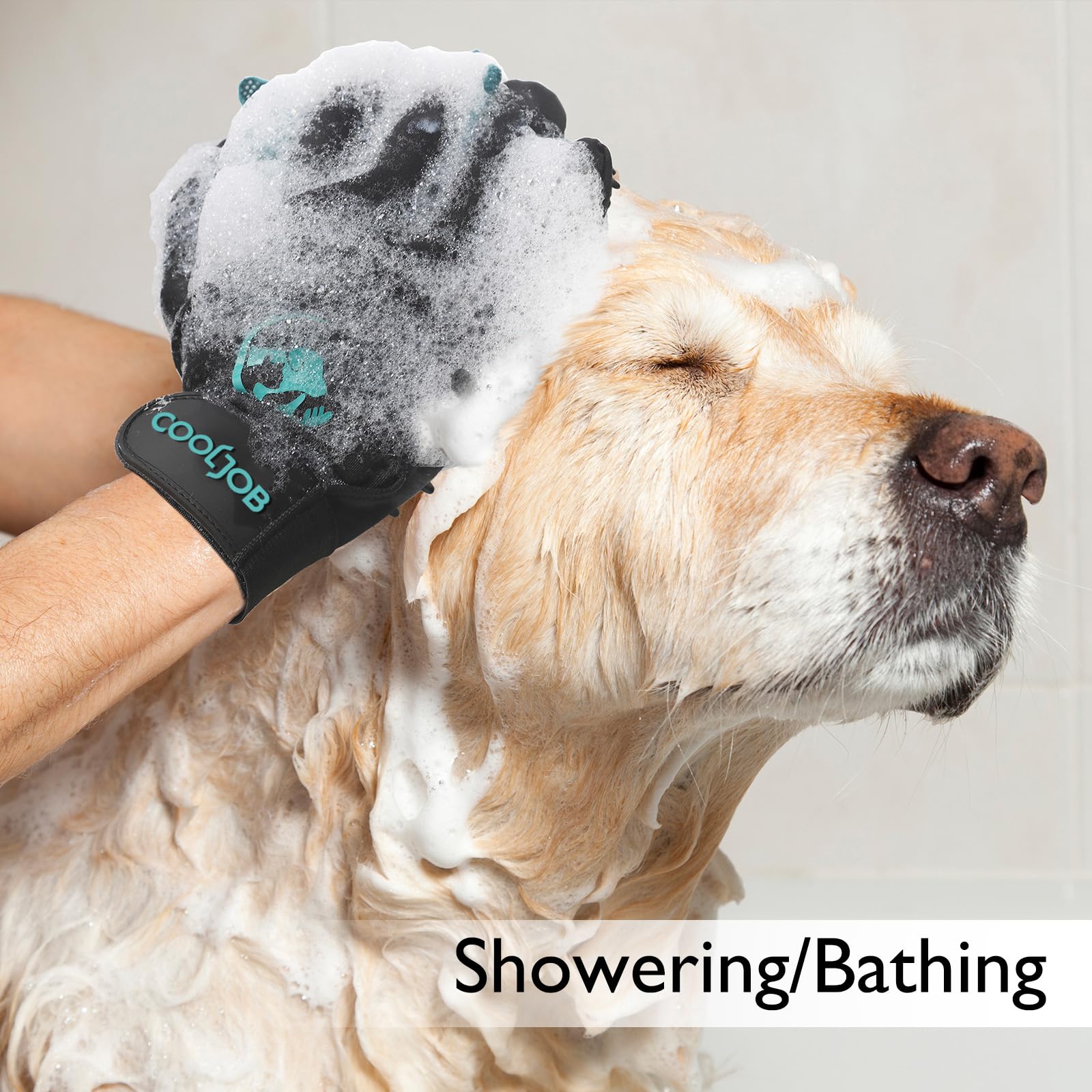 CoolJob glove fingers provide a soothing massage while removing loose fur.