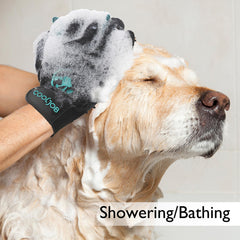 CoolJob glove fingers provide a soothing massage while removing loose fur.