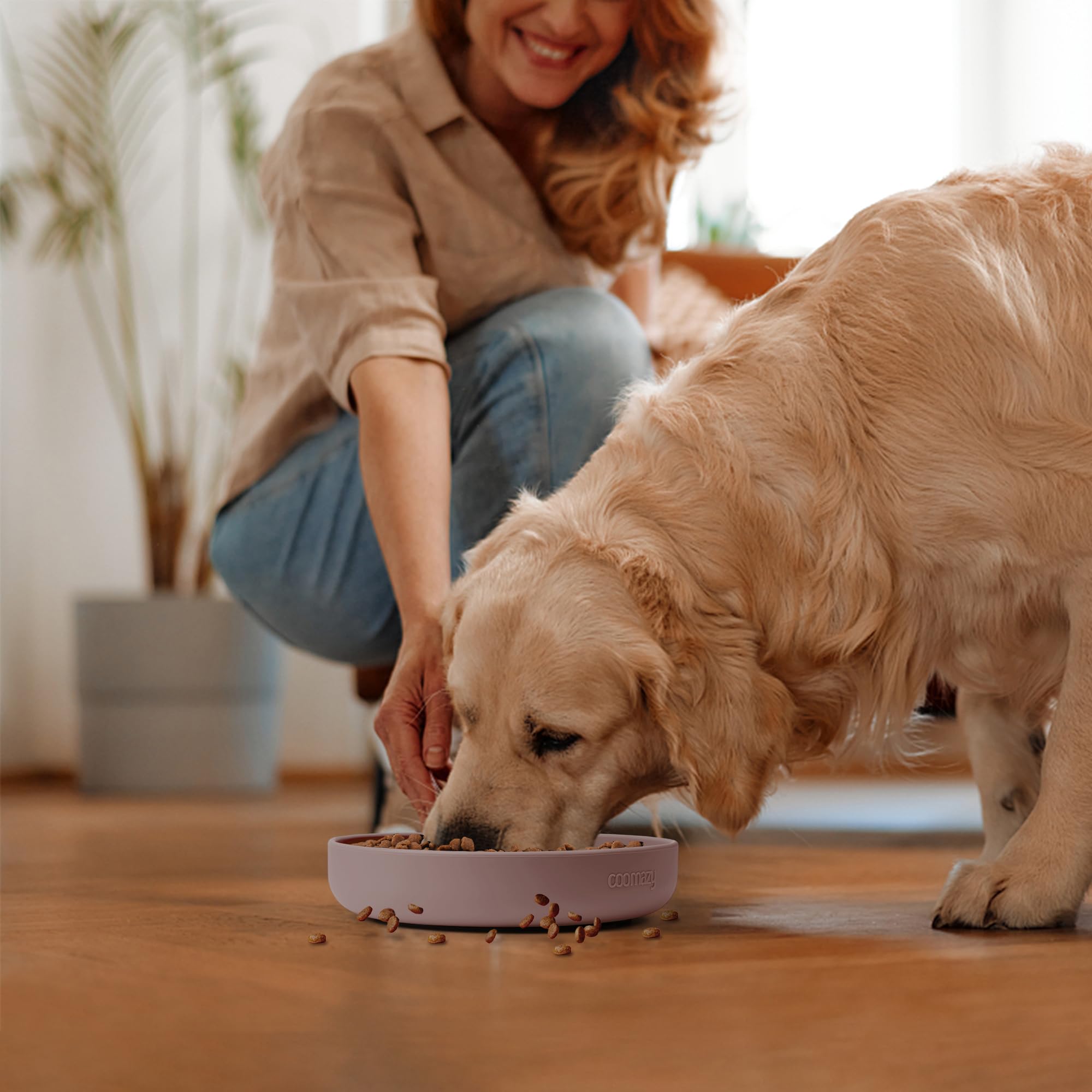 Coomazy durable, non-slip design helps noise-free mealtimes for busy pets.