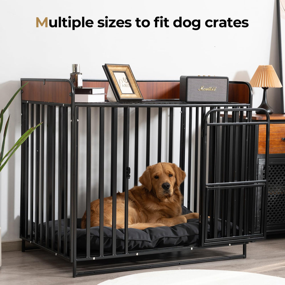 Couzssyhi large bed fitting into a spacious crate for big dogs.