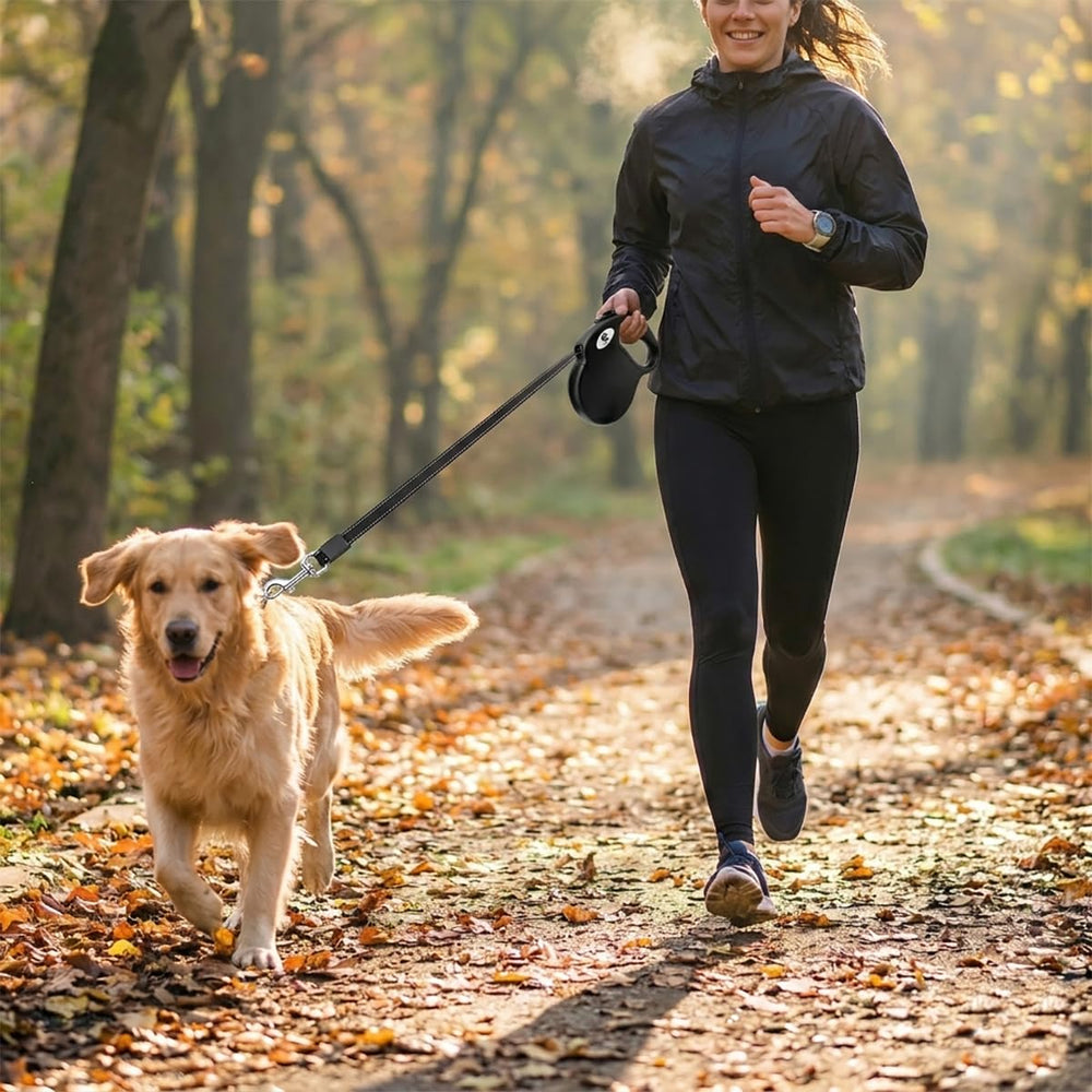 Ergonomic soft-grip handle by CROWN PAWS for extended, comfortable walks.