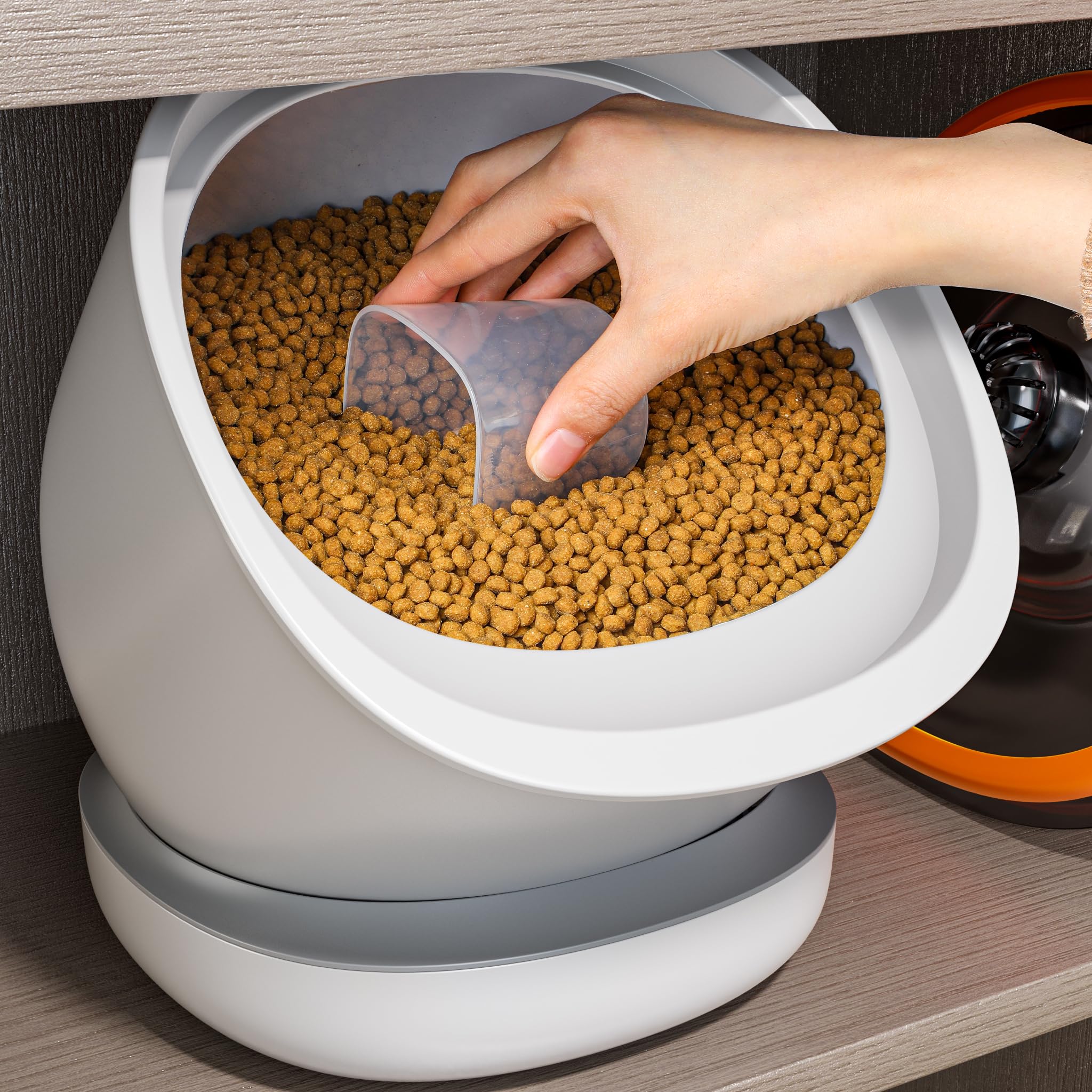 CTIME white container organizes pantries and simplifies storage