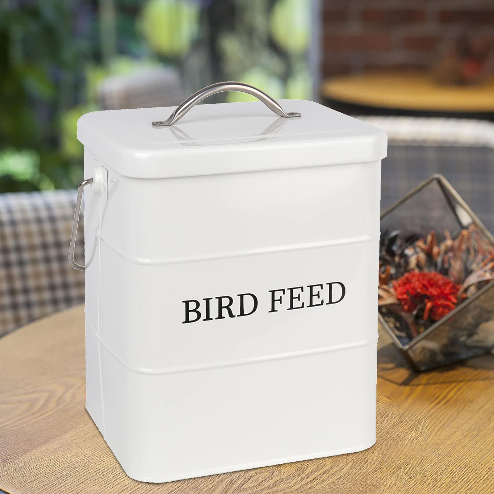 DEAYOU tight-fitting lid keeps moisture and paws out of contents.