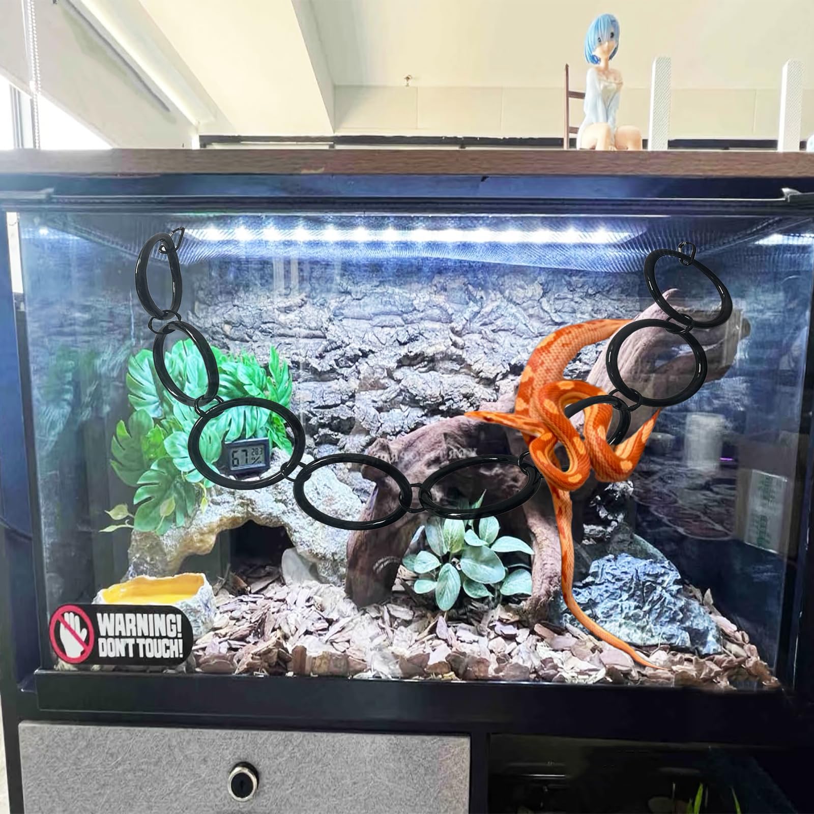 Delllala small-reptiles enrichment suitable for ball pythons and corns.