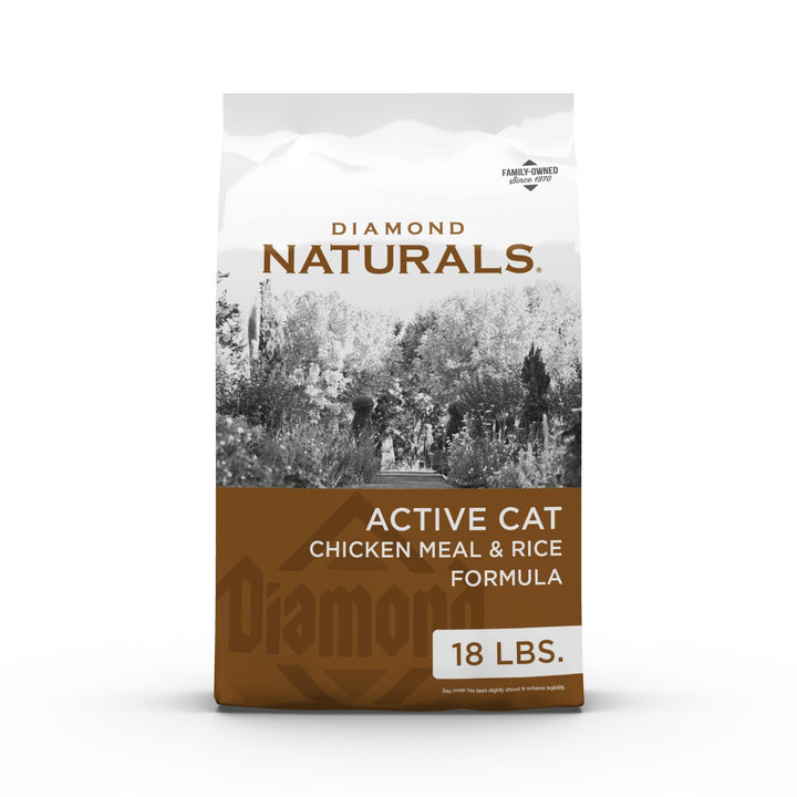 Diamond Naturals Active Cat bag open, premium cage-free chicken protein.