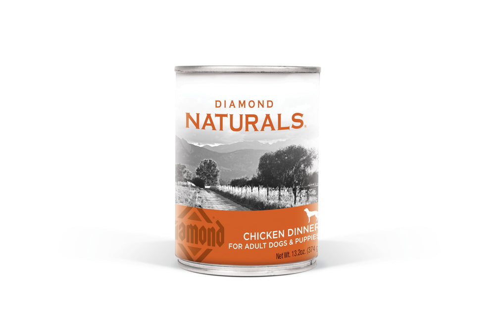 Diamond Naturals Chicken Dinner can for adult dogs promoting lean muscles and energy.