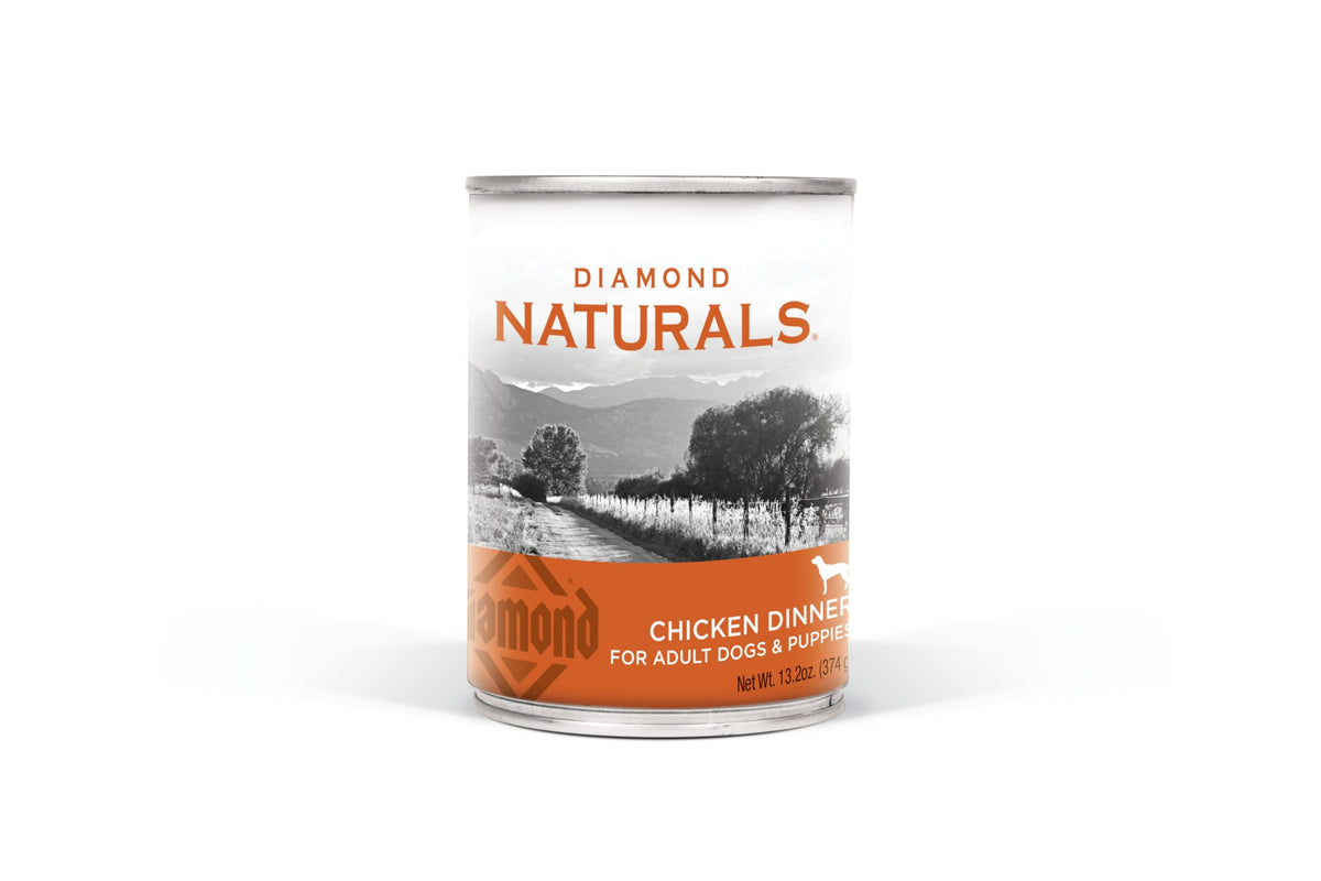 Diamond Naturals Chicken Dinner can for adult dogs promoting lean muscles and energy.