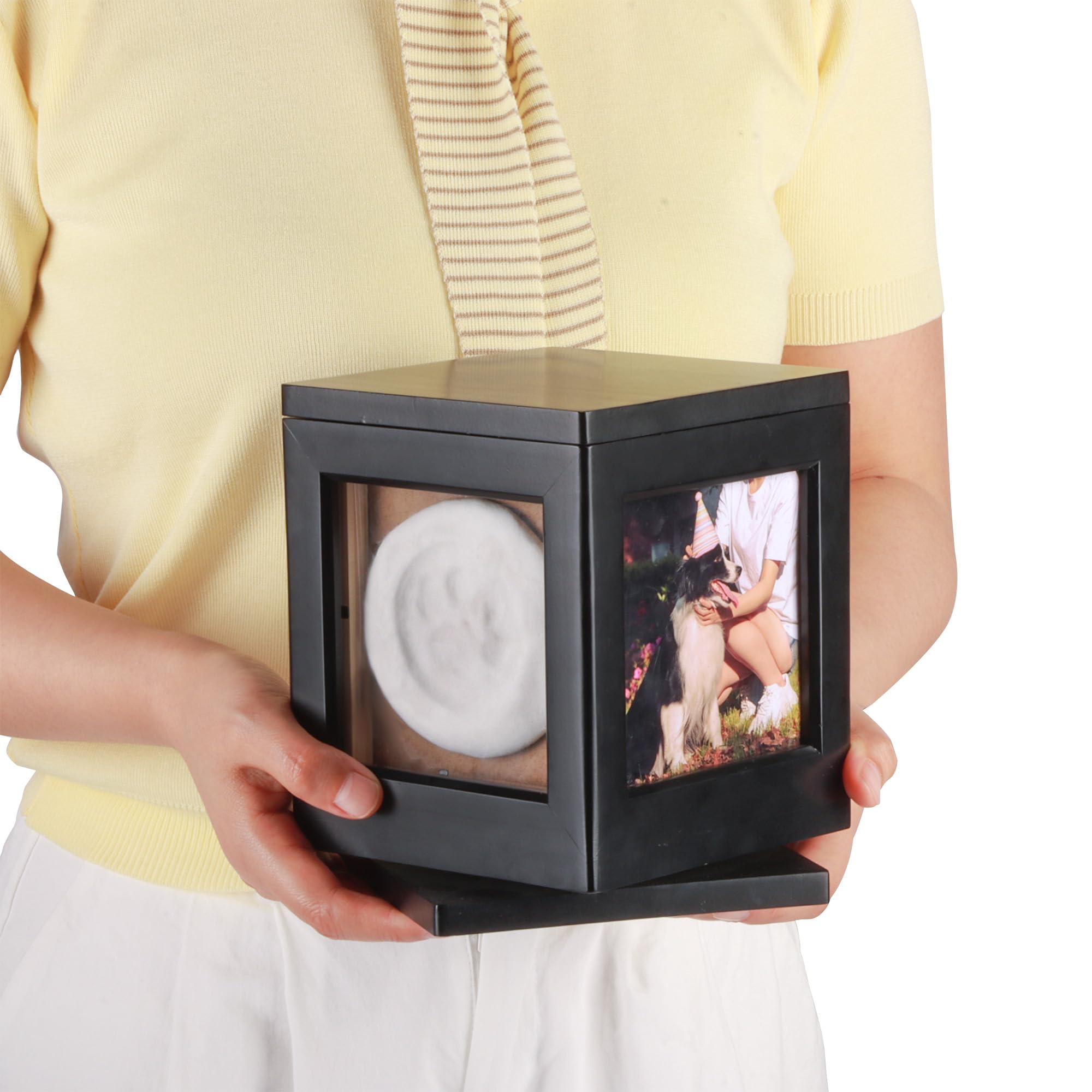 Large capacity for bigger pets with a durable pine frame