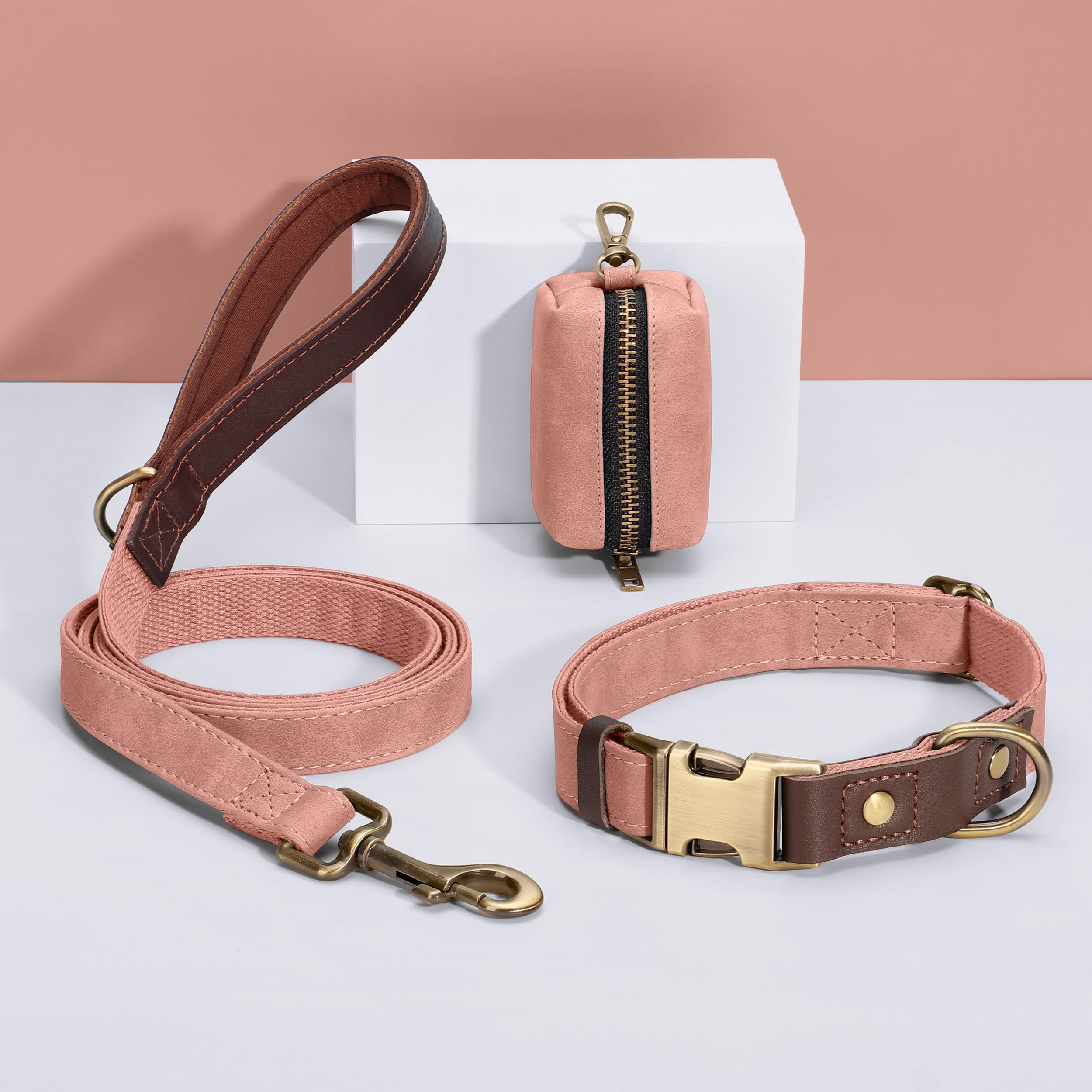 Didog leash with D-ring on handle for bags or accessories.