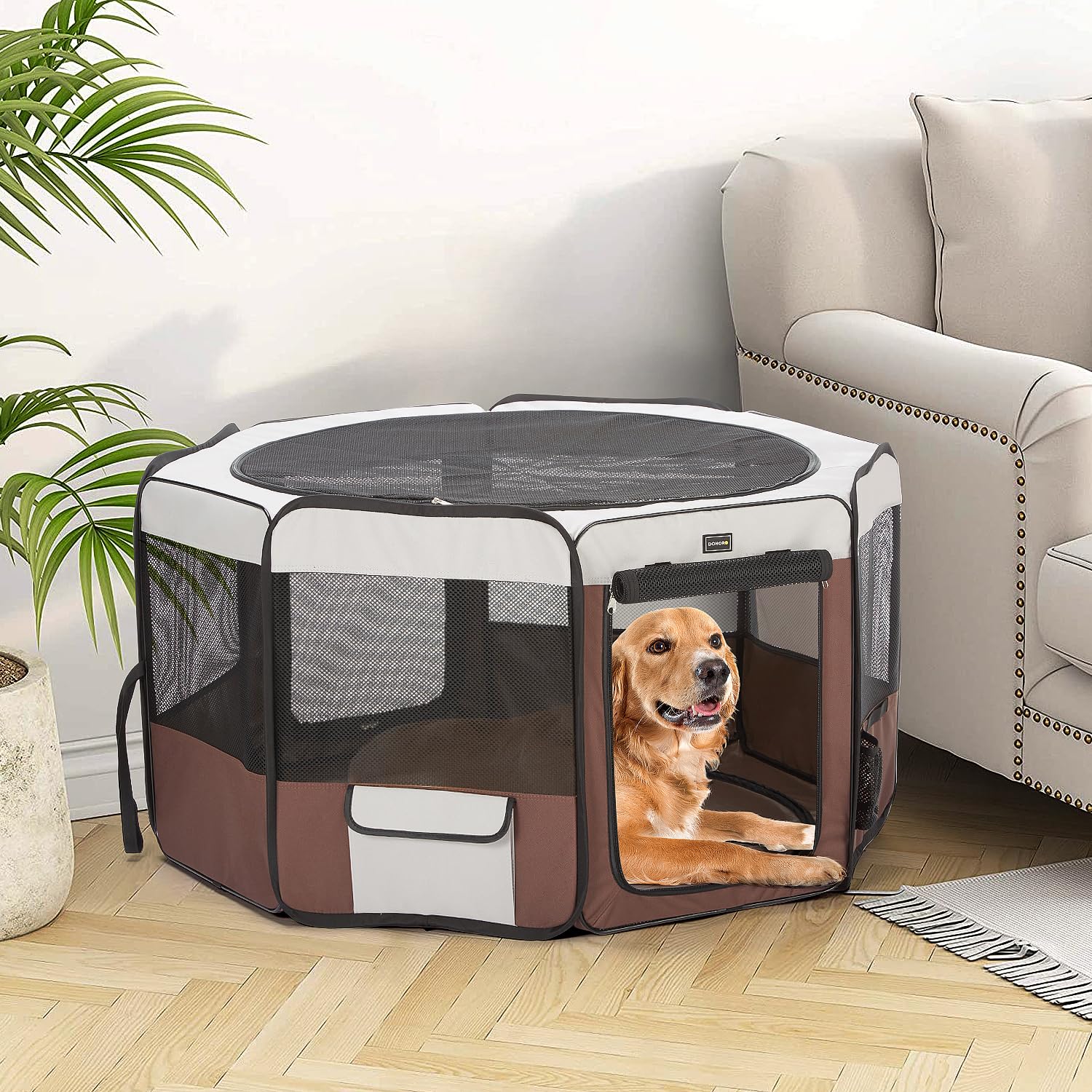 Includes pockets for water bottle and accessories on the DONORO playpen.