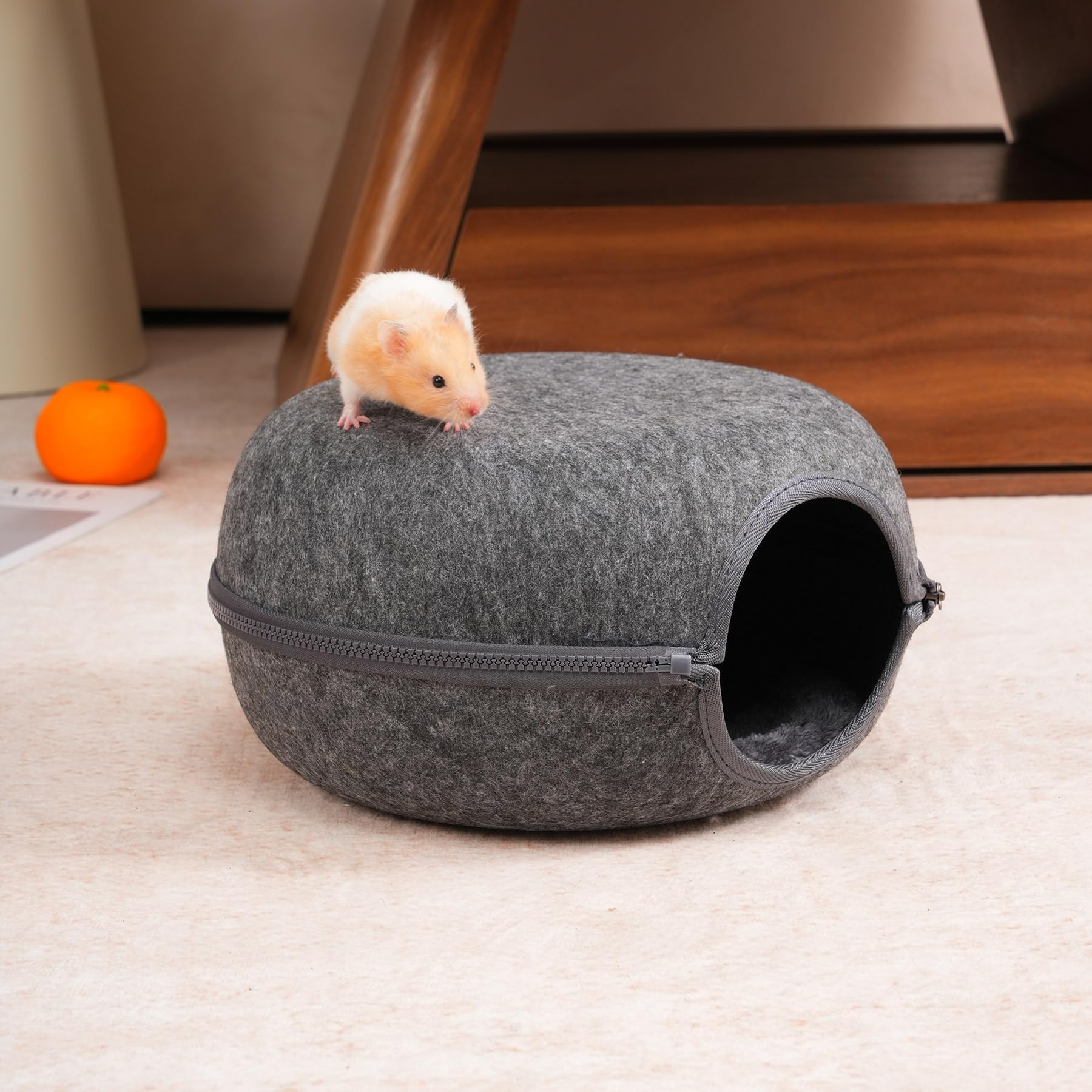 DOOKRON compact guinea pig shelter provides versatile resting space.