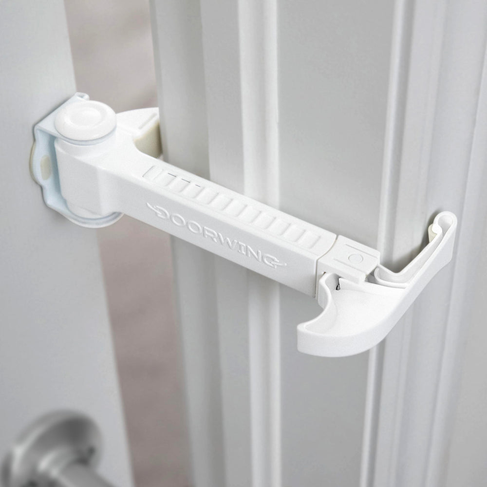 DOORWING portable door lock mounted on a door edge, quick, tool-free installation.