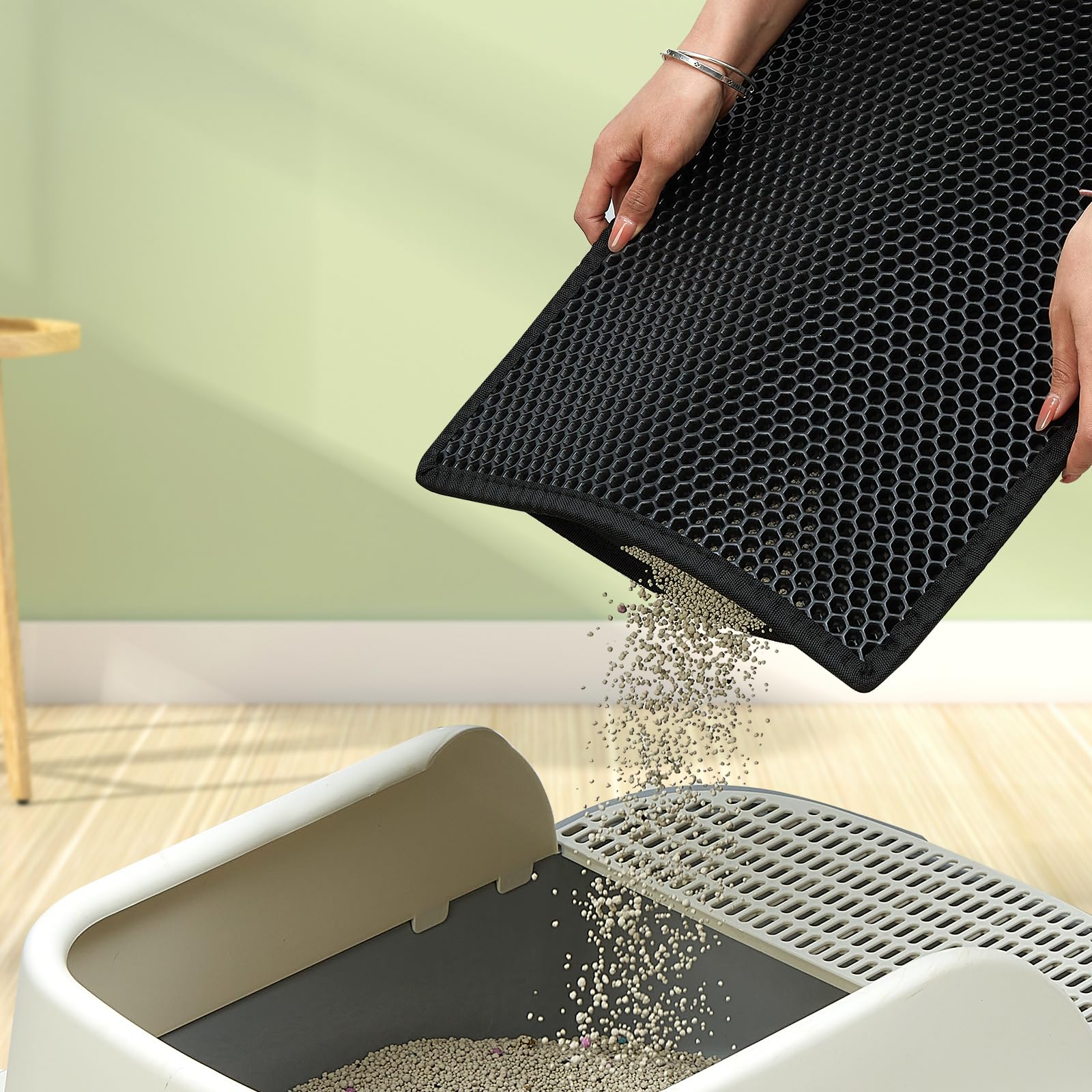 DOTPURFECT non-slip design keeps the mat in place on slick floors.