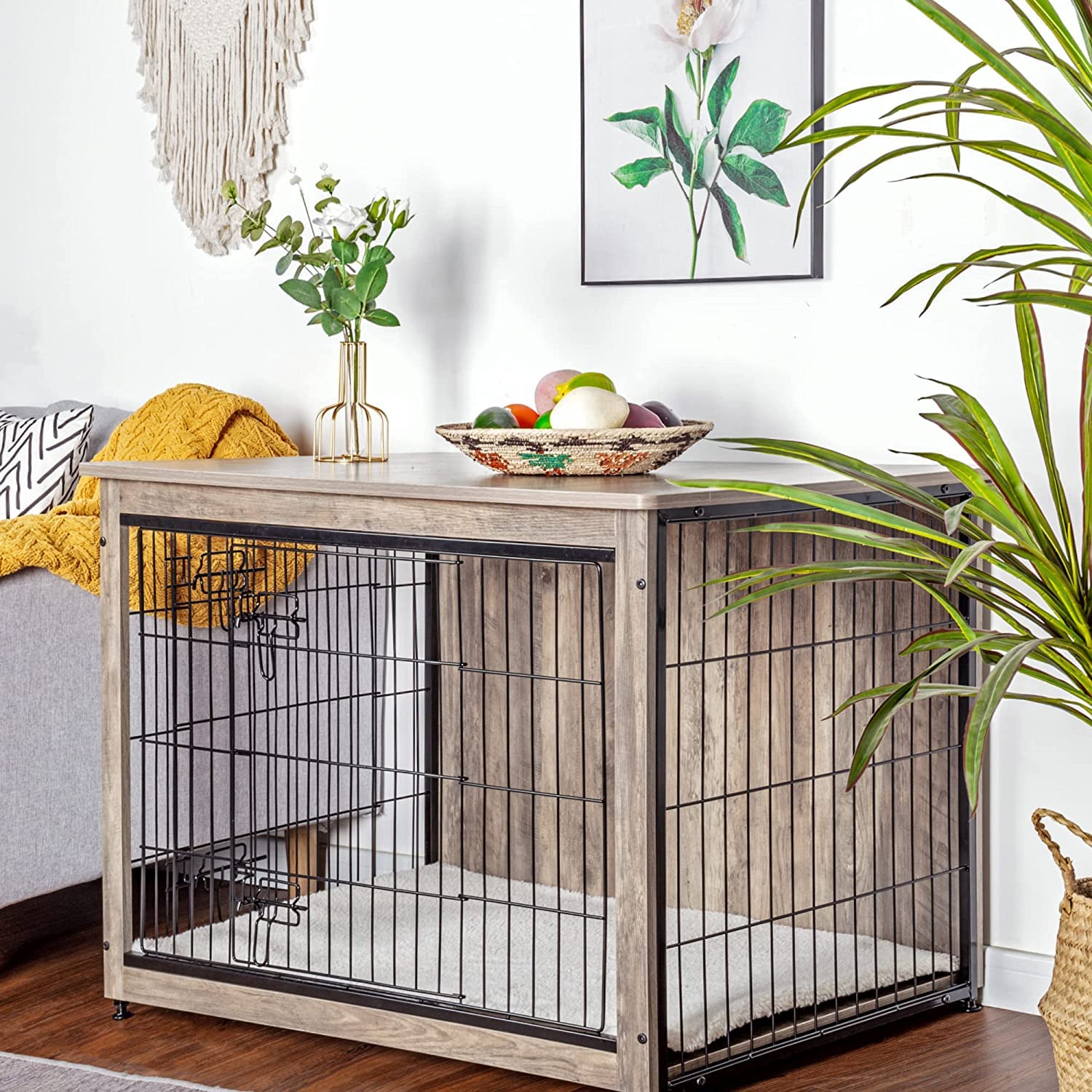 Dwanton crate with double doors enables easy pet access.