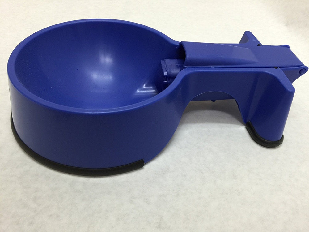 Easy-Clean Water Bowl no-splash fill prevents water spray.