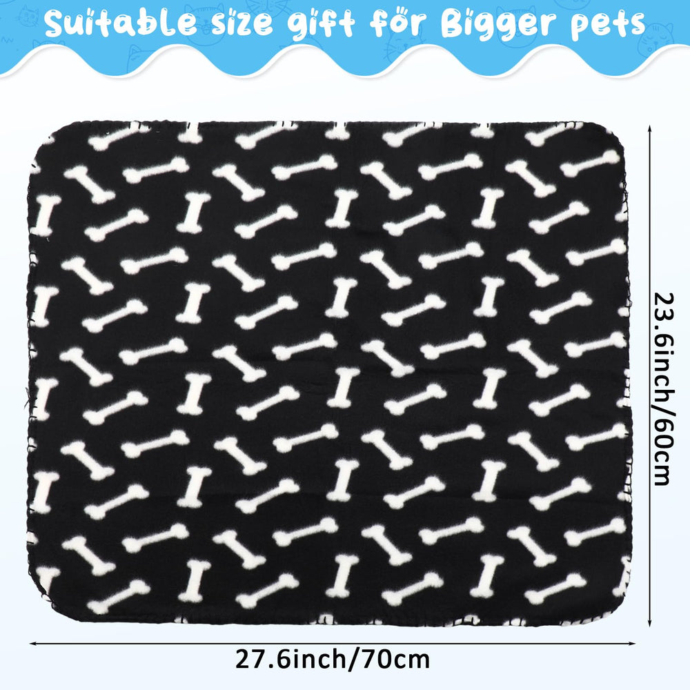 Eccliy warm throw with star pattern keeps pets comfortable on the couch.