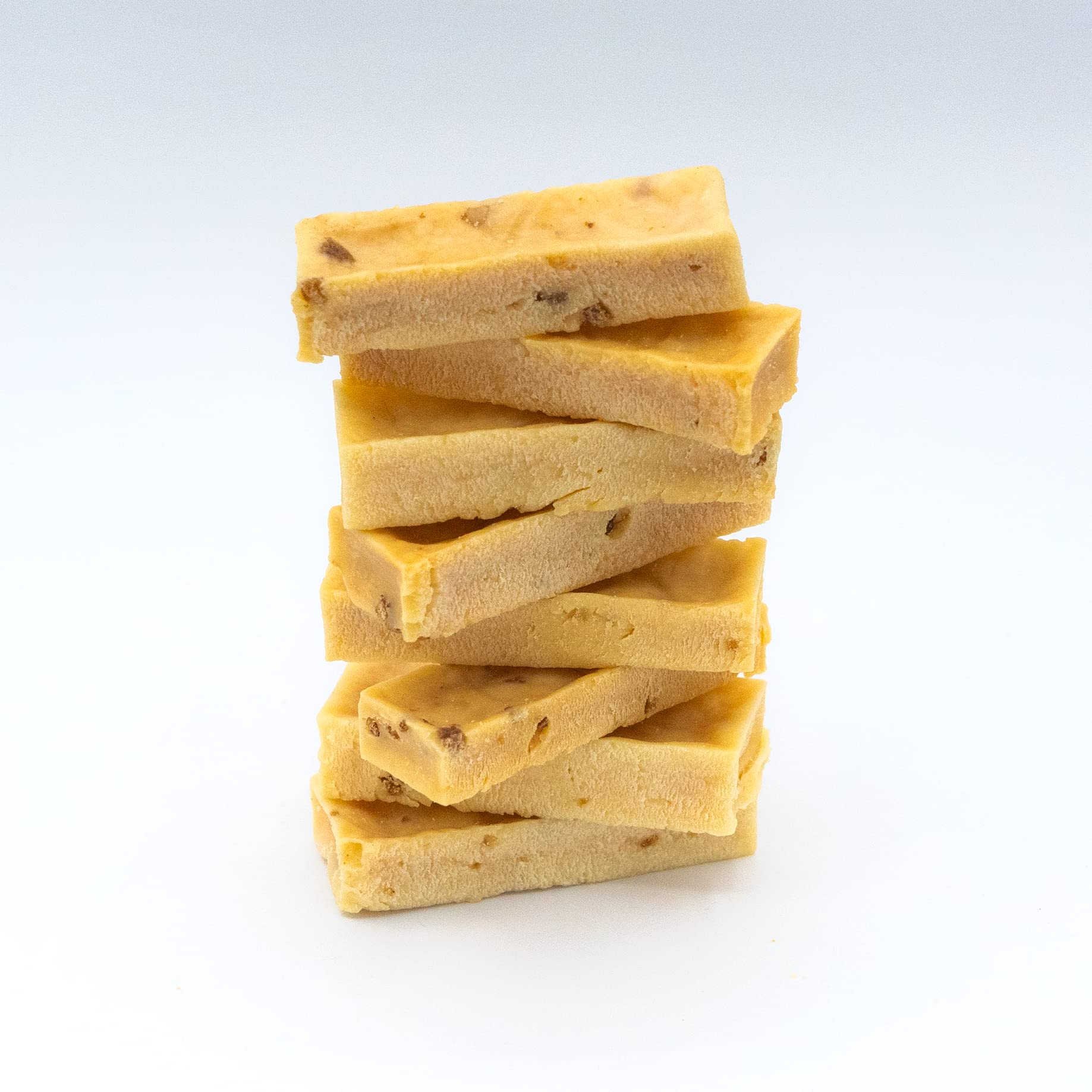 EcoKind Premium Gold Yak Chew dog enjoyment, keeps dogs busy during playtime.