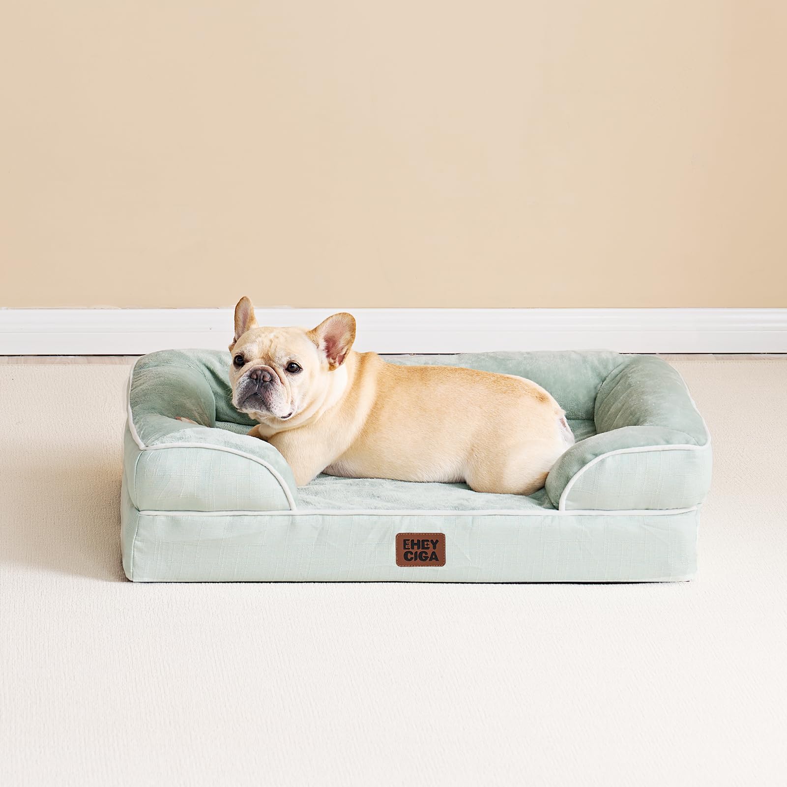 Size options available: medium, large, and extra-large for various breeds.