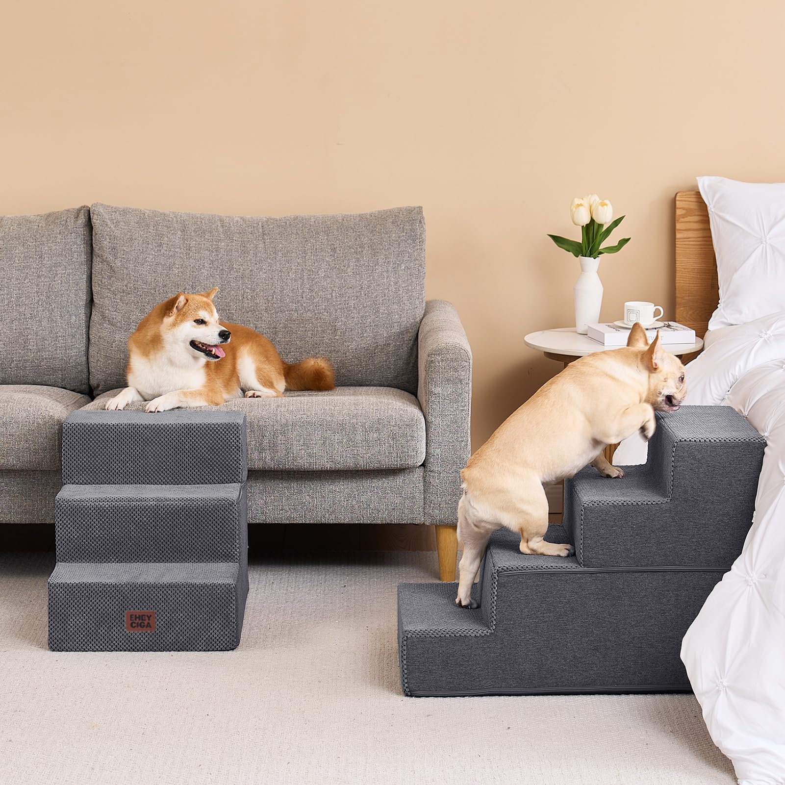 EHEYCYCIGA removable washable cover simplifies cleaning after muddy paws.