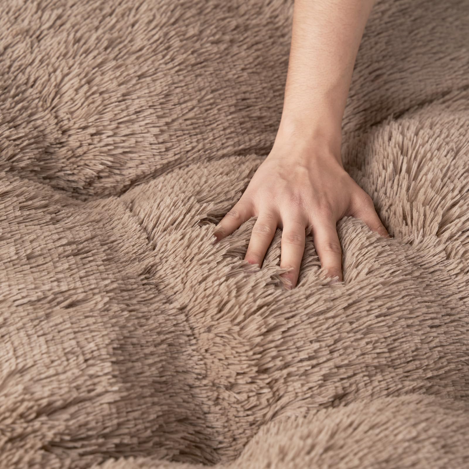 EHEYCIGA non-slip bottom keeps bed stable during playful moments.