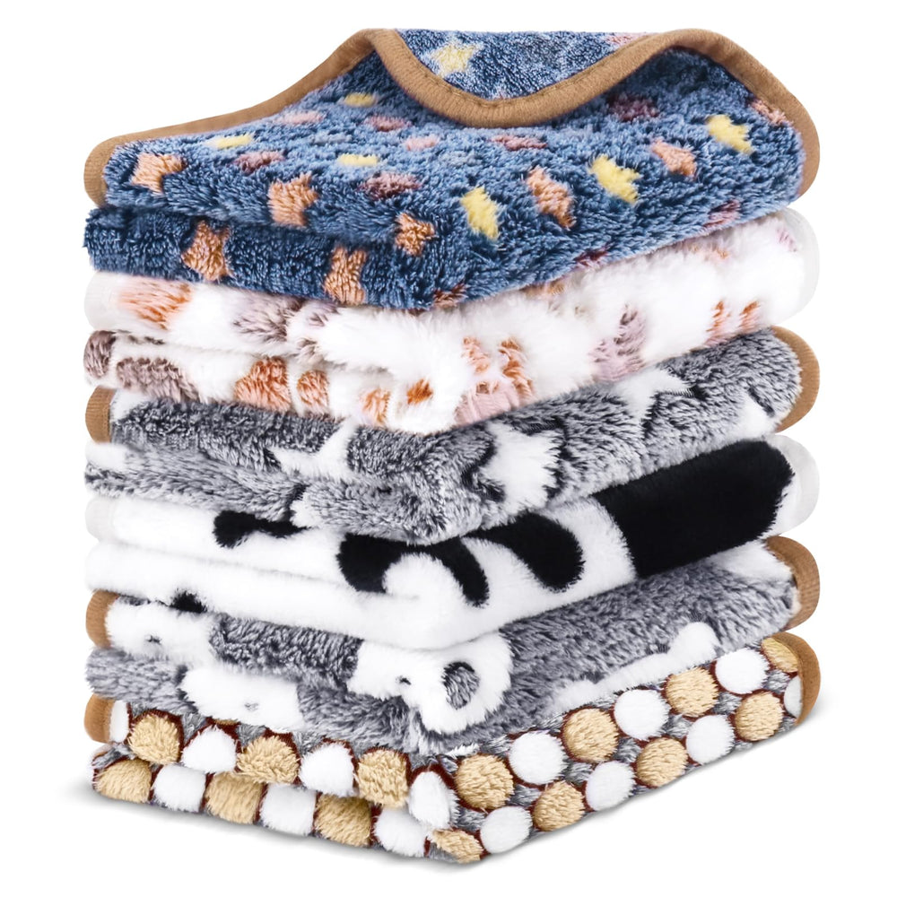 Eilyliafe guinea pig blanket showing soft fleece warmth