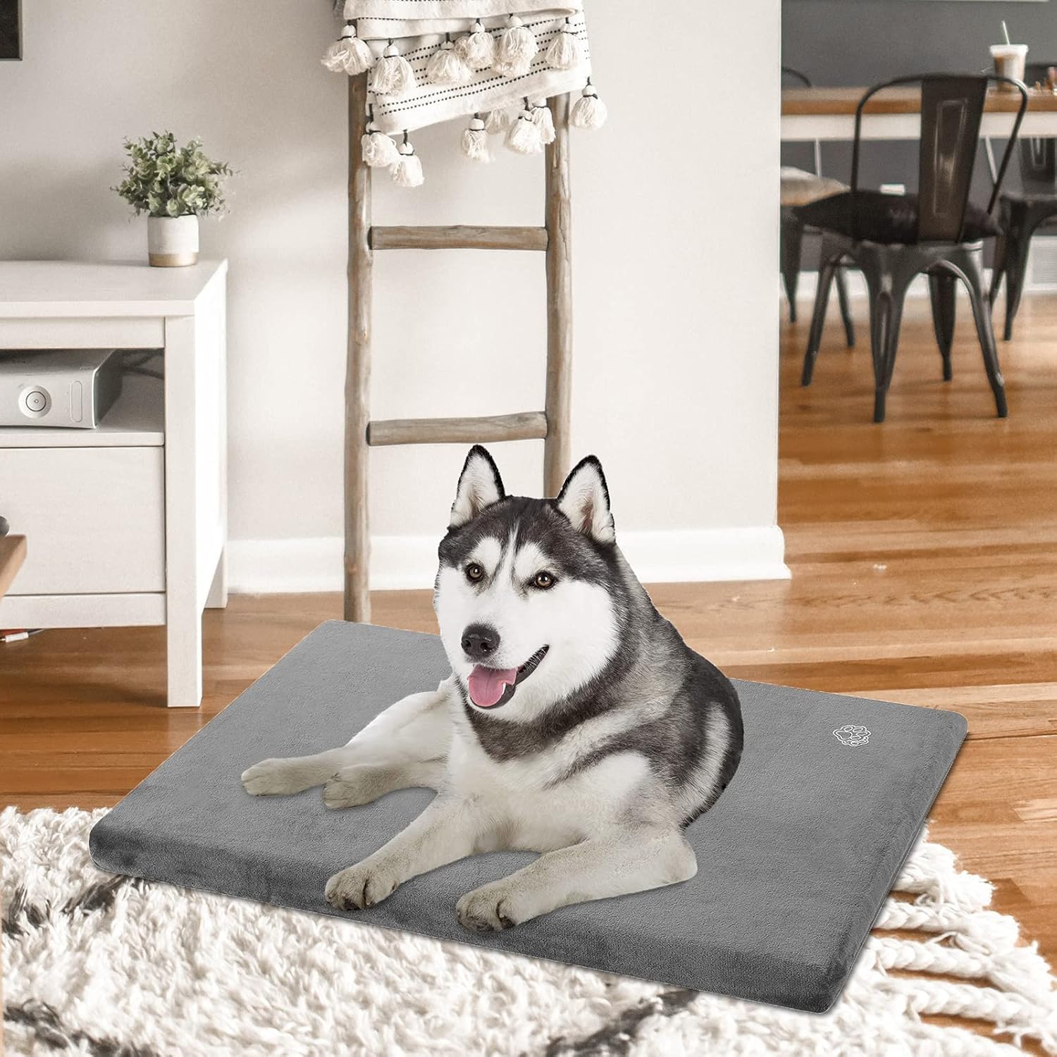 EMPSIGN grey canvas side offers cooling comfort in warm weather