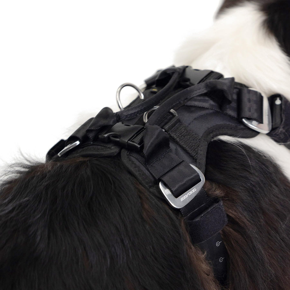 EzyDog Drive Harness crosslink-technology enhances strength without sacrificing mobility.