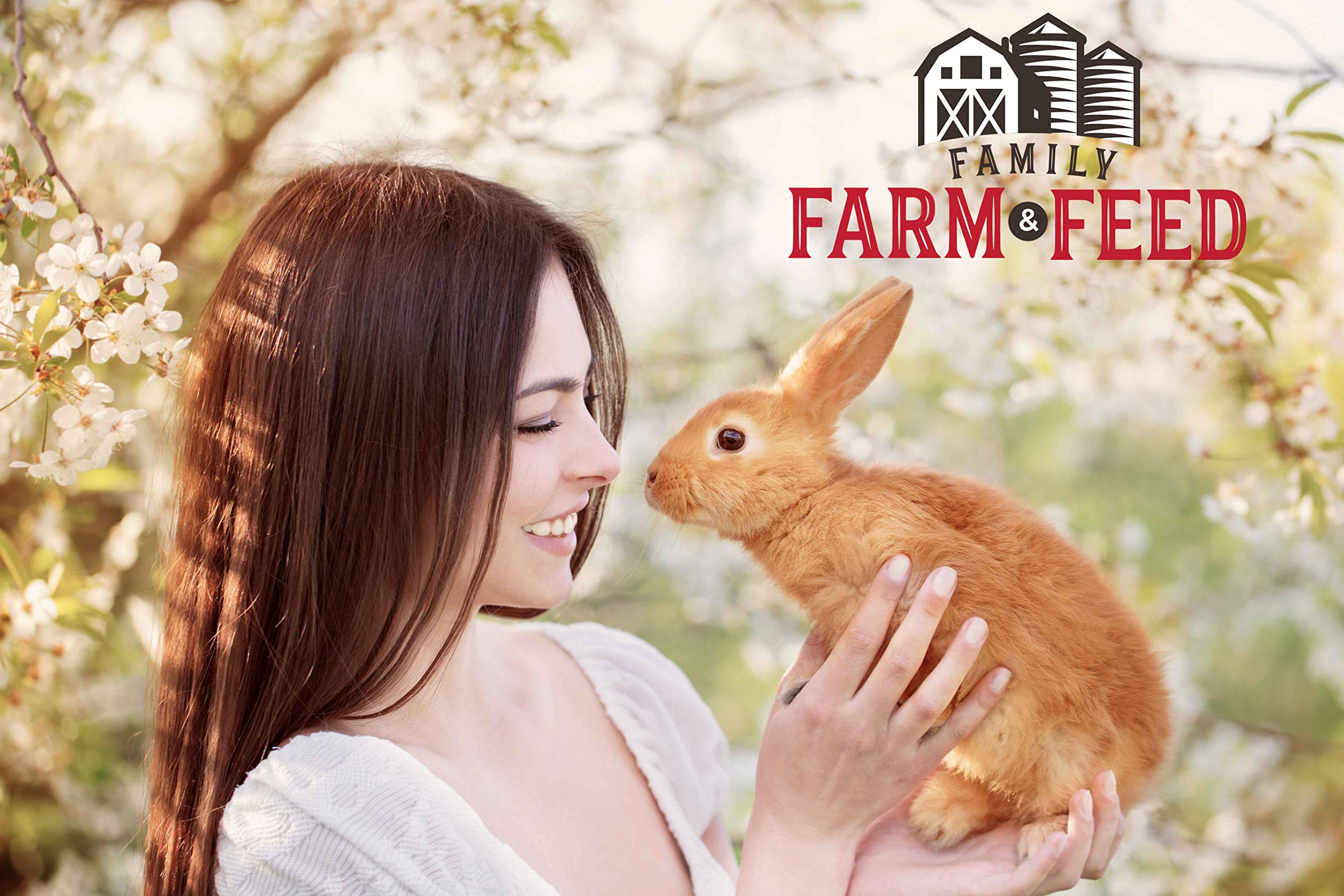 Family Farm and Feed alfalfa pellets for rabbits, highlighting protein and fiber in a meal.