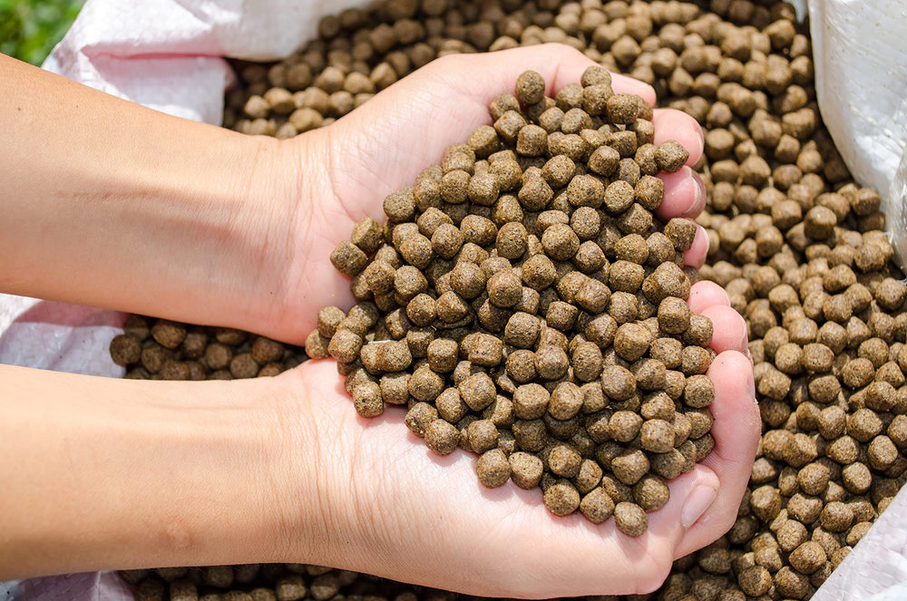Family Farm and Feed nutritious formula with protein and minerals listed on visual.