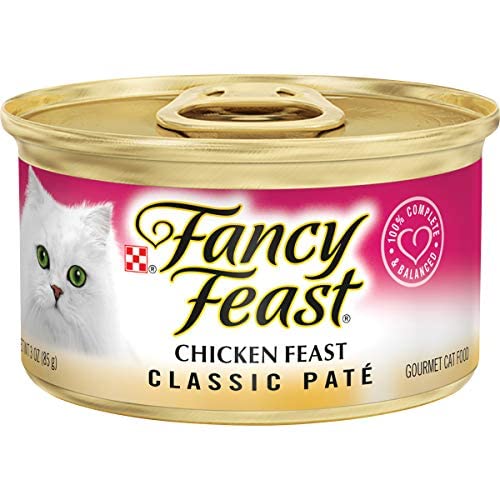 Fancy Feast Chicken Feast Pate texture close-up, smooth pâté that coats the palate.